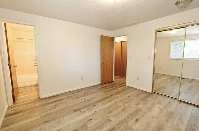 Building Photo - 6883 W Parapet Ct