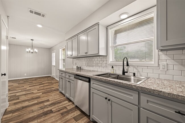 Building Photo - 1203 Bernard Ave