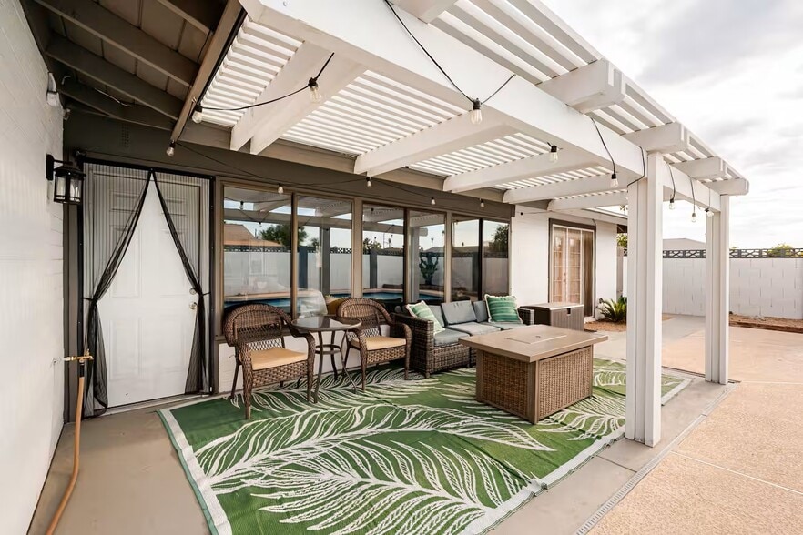 Back Patio - 1104 E Campus Dr