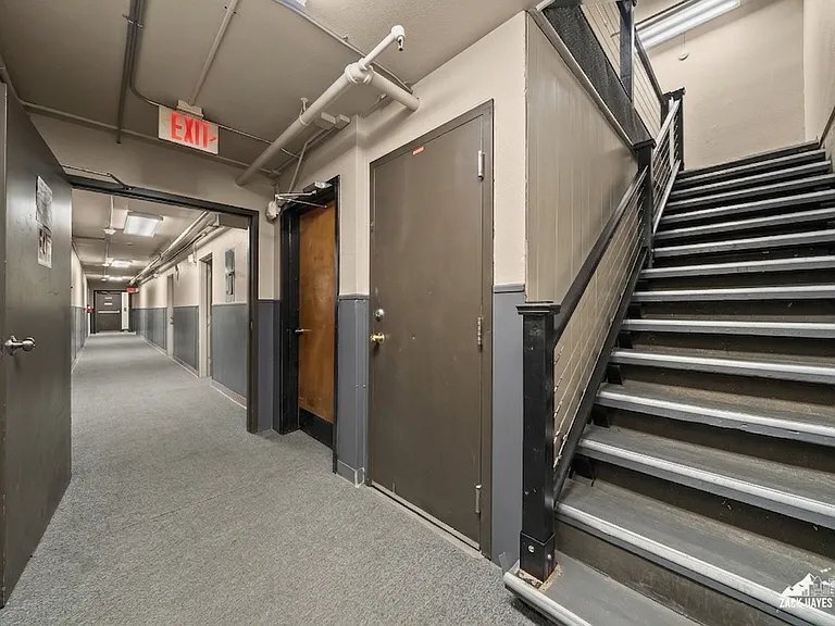 Building Photo - 618 Gambell St