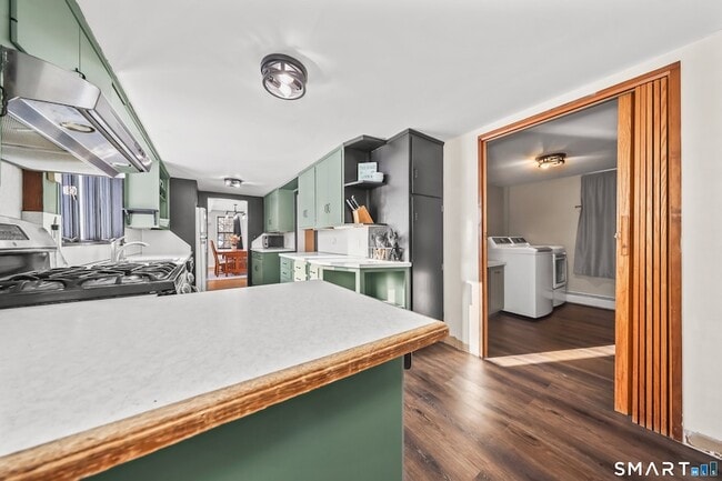 Building Photo - 62 Church St