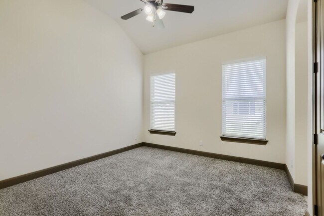 Building Photo - 5923 Dewdrop Ln