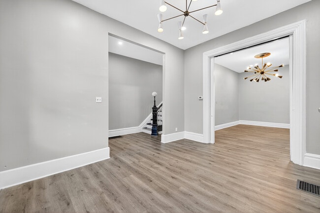 Building Photo - 517 Armandale St