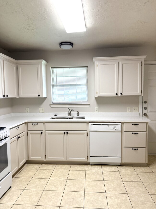 Building Photo - 2308 Antelope Ln