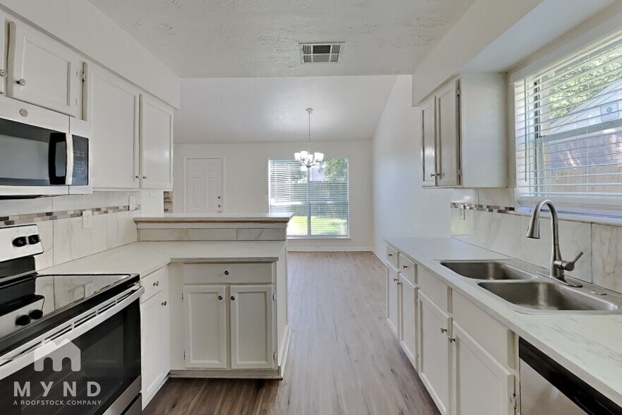 Building Photo - 15831 Pryor Dr