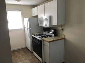 Building Photo - 107 University Ave