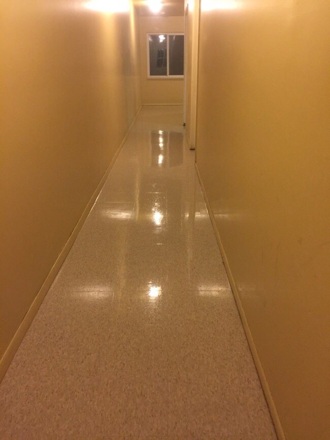 Building Photo - Samantha Manor Apartments