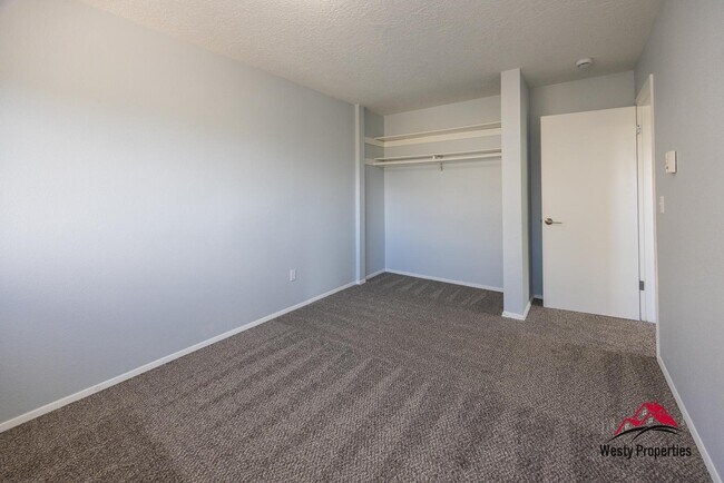 Building Photo - 6721 NE Klickitat St