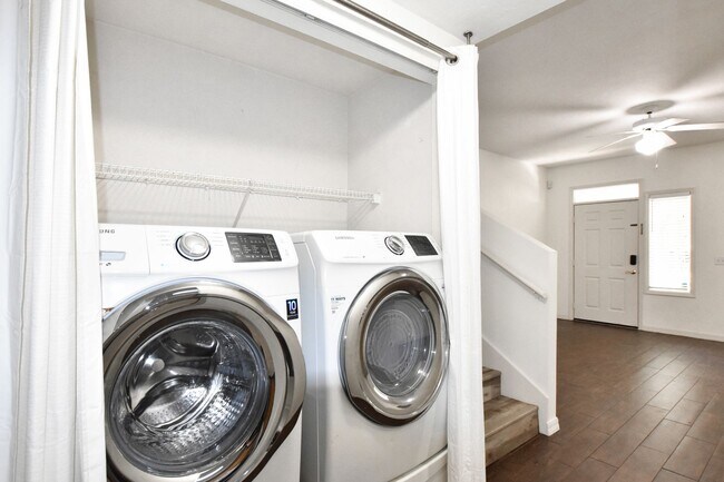 Building Photo - 436 NW 50th Blvd. (Monticello at Millpond)