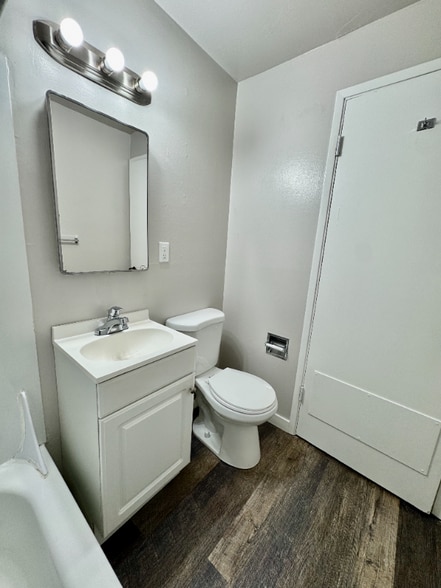 Building Photo - 1215 Queen Anne Ave N