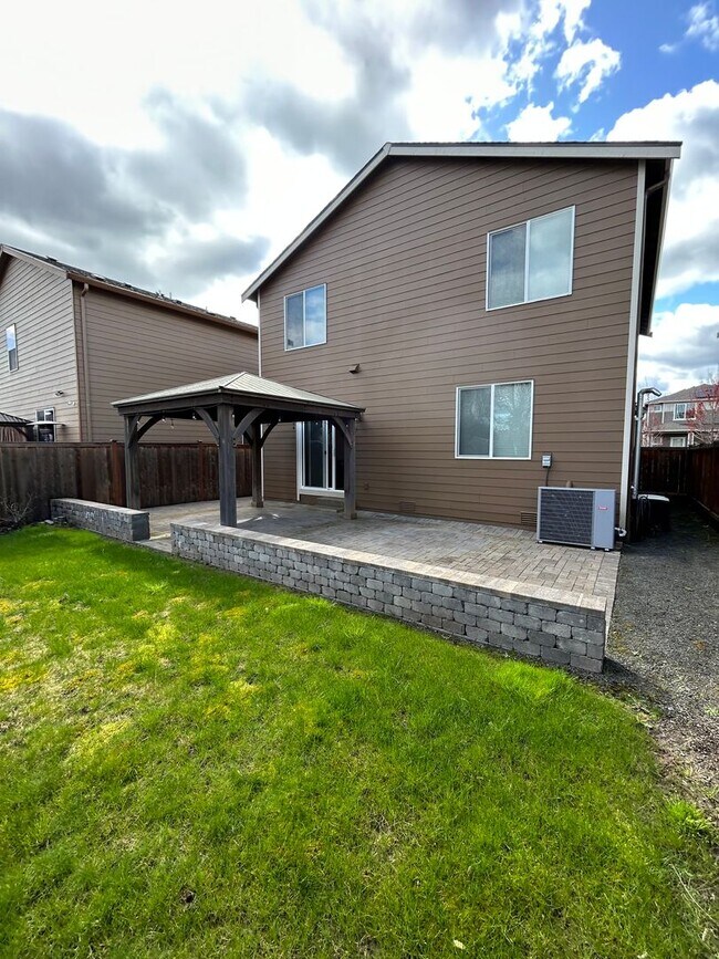 Building Photo - 2338 NW Yohn Ranch Dr