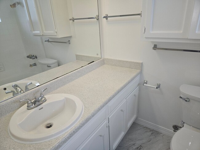 Building Photo - 2/2 Duplex in Leon Valley