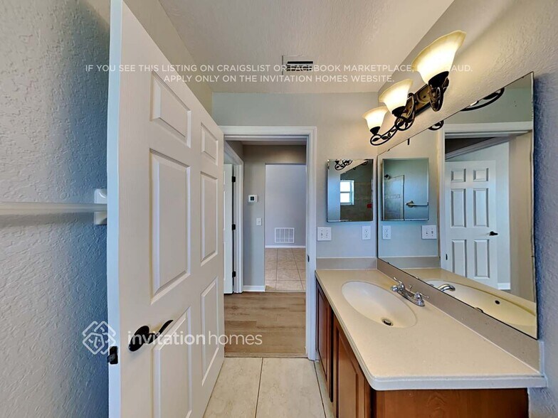 Building Photo - 5711 Lakeside Landings Blvd