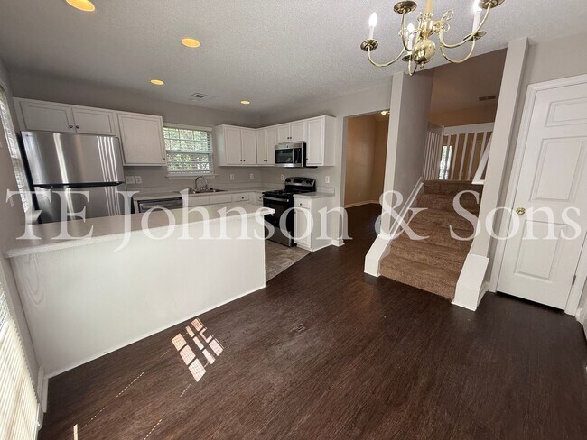 Building Photo - 3355 Kensington Pl