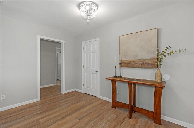 Building Photo - 8906 Viana St