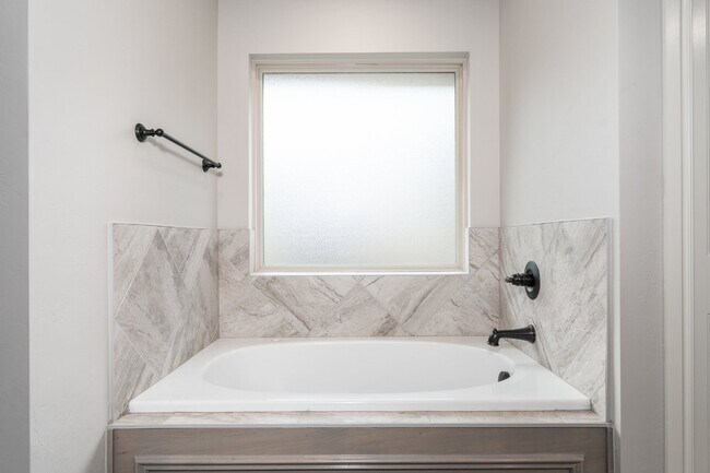 Building Photo - Beautiful Home in Woodland Park