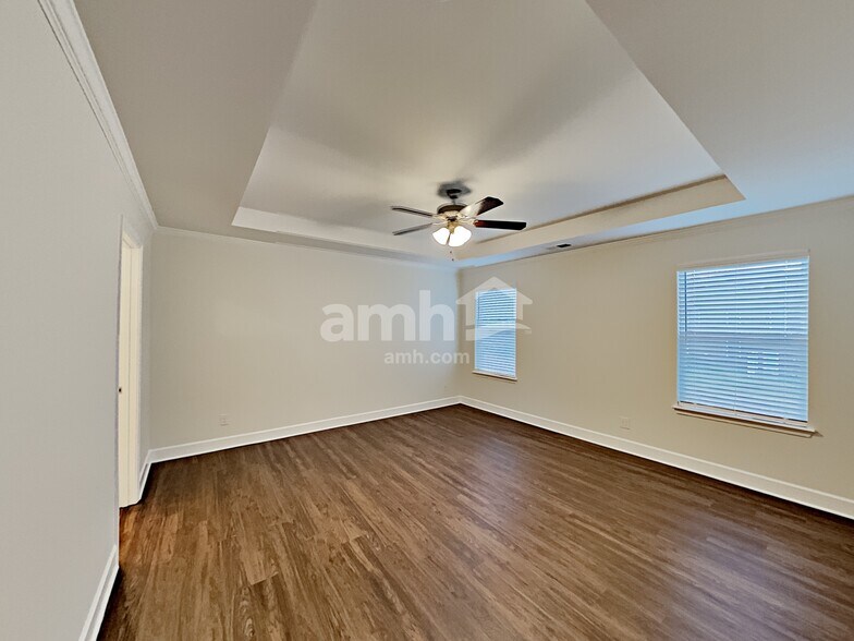Building Photo - 4500 Tarpon Dr