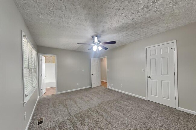 Building Photo - 804 Oak Trce
