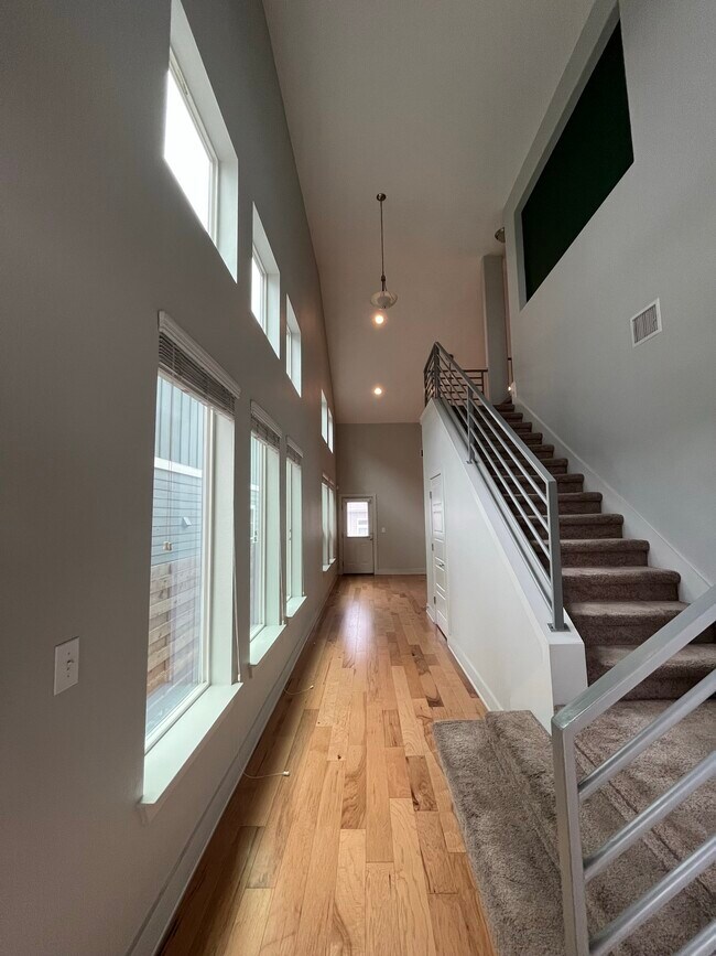 Building Photo - 2301 Capulet St