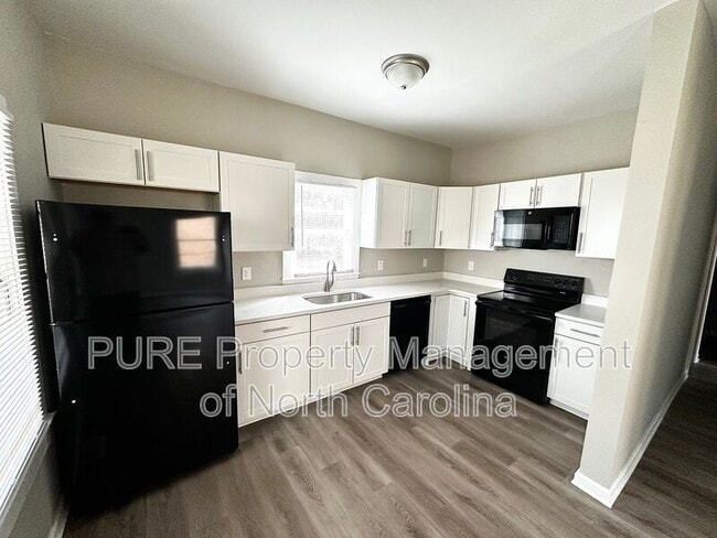 Primary Photo - 215 Hartman St