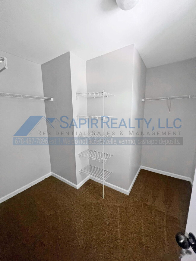 Building Photo - 1647 Southgate Mill Dr