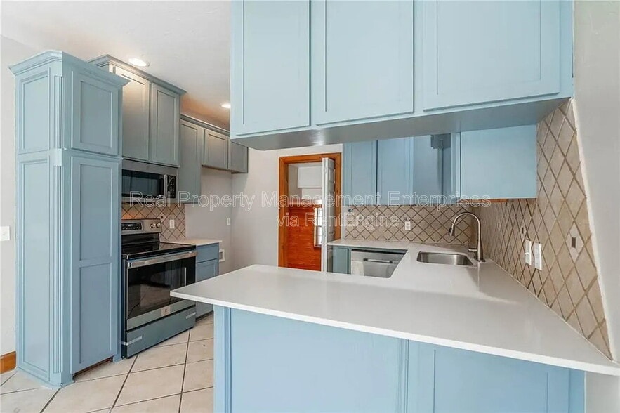 Building Photo - 3633 N Youngs Blvd