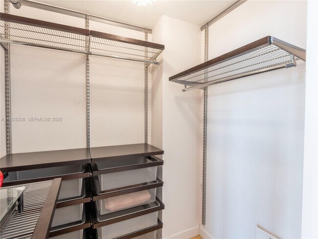 Building Photo - 480 NE 30th St