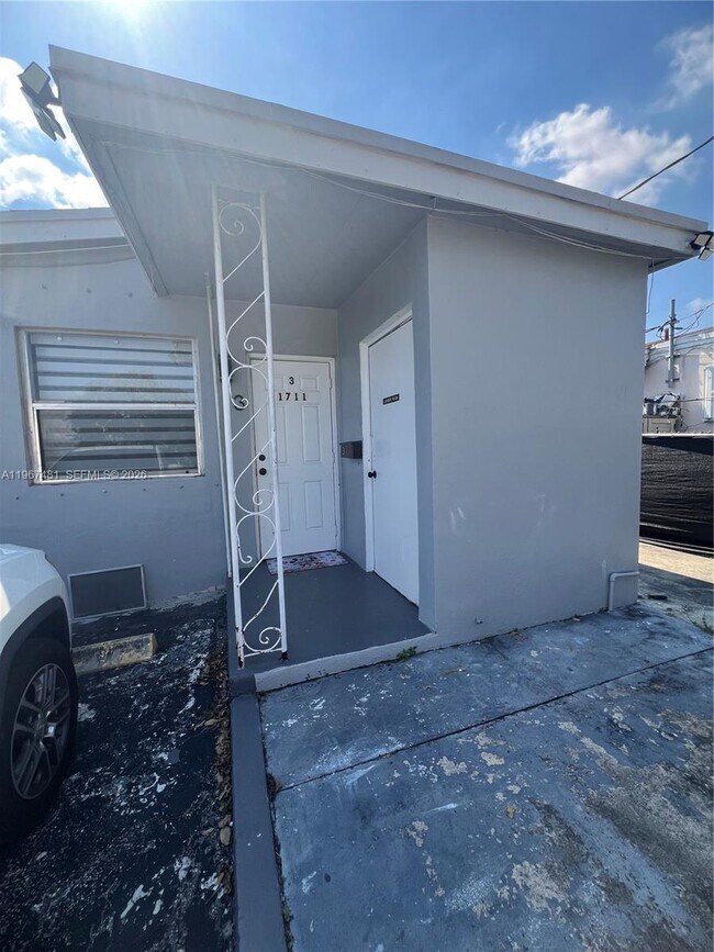 Building Photo - 1711 Thomas St