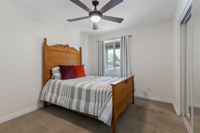 Building Photo - Cute 3 Bedroom 2 Bath In Phoenix!