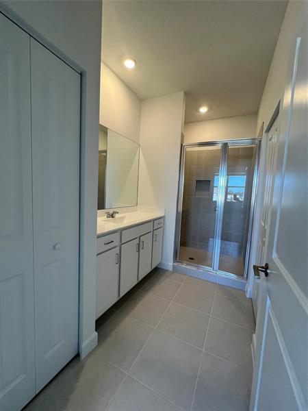 Building Photo - 655 SE Lk Fls St