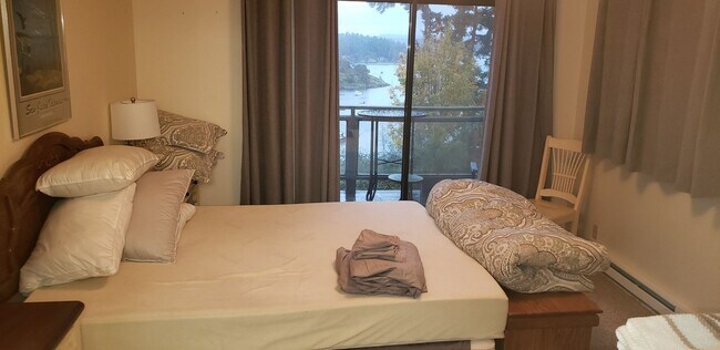 Building Photo - Wonderful Fully Furnished In Town Rental with Amazing View of the Harbor!