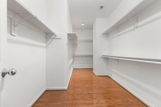 Building Photo - 707 W Heights Hollow Ln