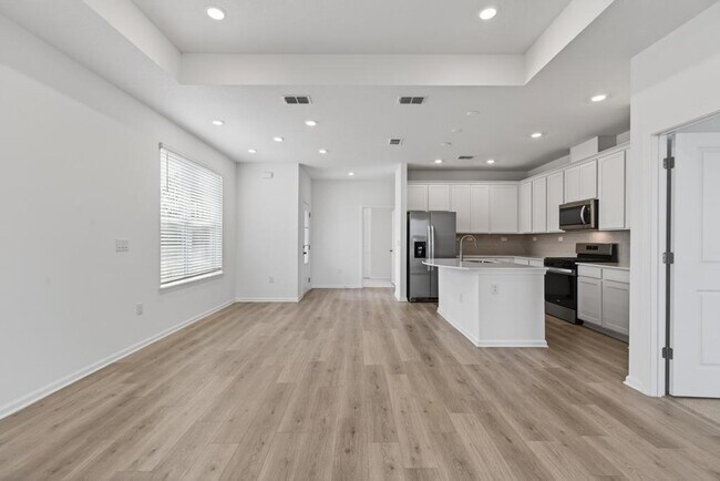 Building Photo - 368 Woods Ln