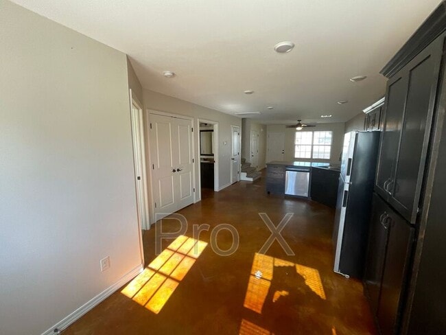 Building Photo - 408 Carson Way