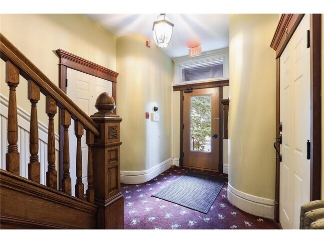 Building Photo - 1520 Elliot Ave S