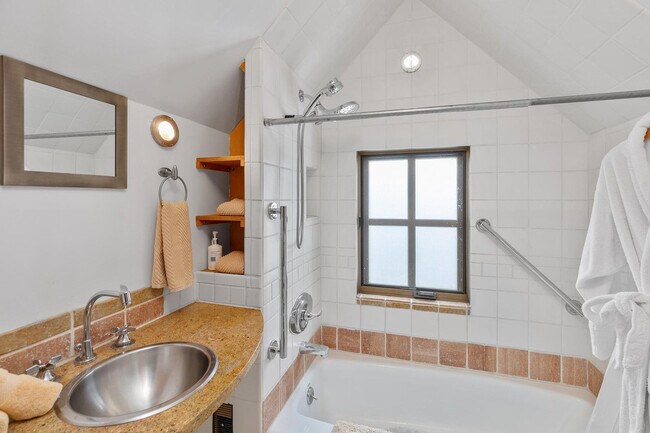 Building Photo - 216 E Galena Ave