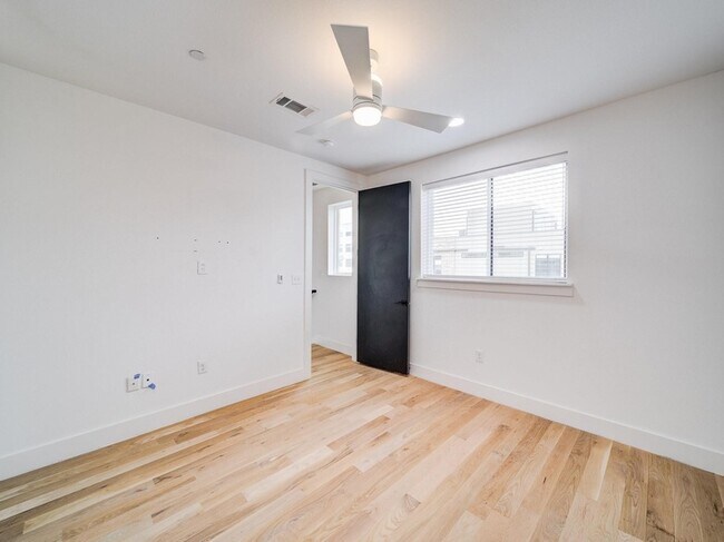 Building Photo - 2916 Hawthorne Ave