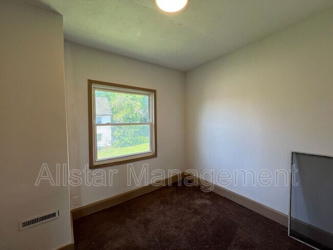 Building Photo - 3611 E 116th St
