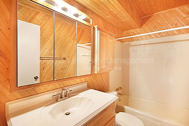 Building Photo - 728 Garland Cir