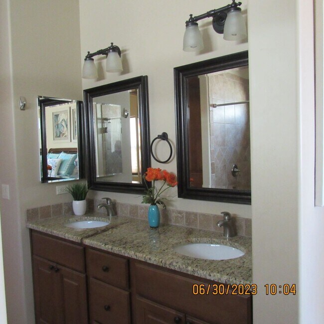 Building Photo - Beautiful Home with 57ft Boat Deep Garage! Can be rented Furnished or Unfurnished