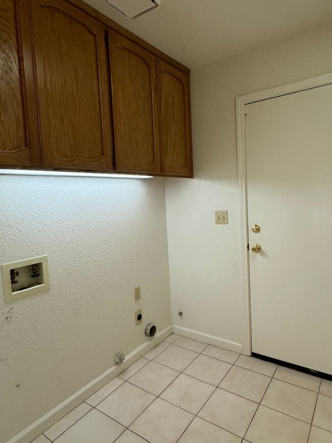 Building Photo - 1422 Lorimer Way