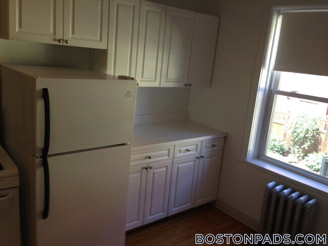 Building Photo - 14 Centre St