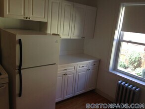 Building Photo - 14 Centre St