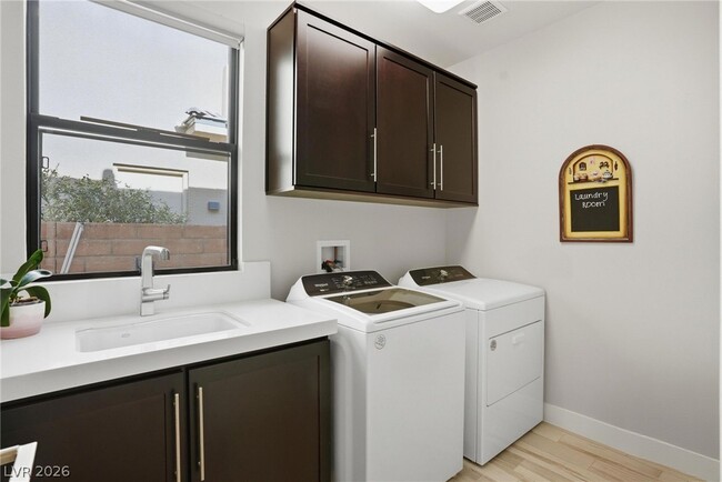 Building Photo - 47 Moonfire Dr