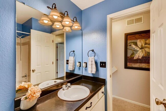 Building Photo - GREAT LOCATION! New LVP and Carpet - WON'T LAST LONG!