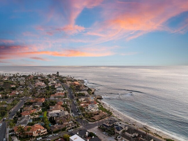 Building Photo - 6333 La Jolla Blvd