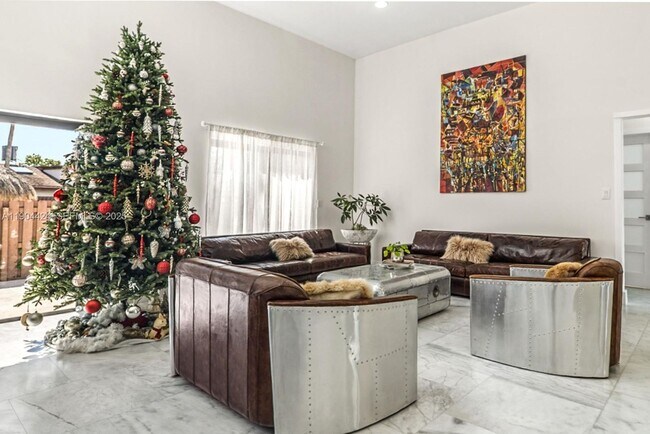 Building Photo - 513 Leslie Dr