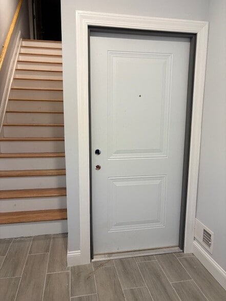 Building Photo - 479 N 6th St