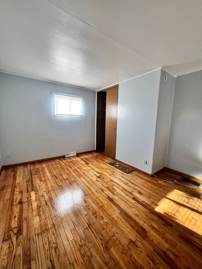 Building Photo - Nice S. Omaha House! 2 bed 1 bath, fully f...
