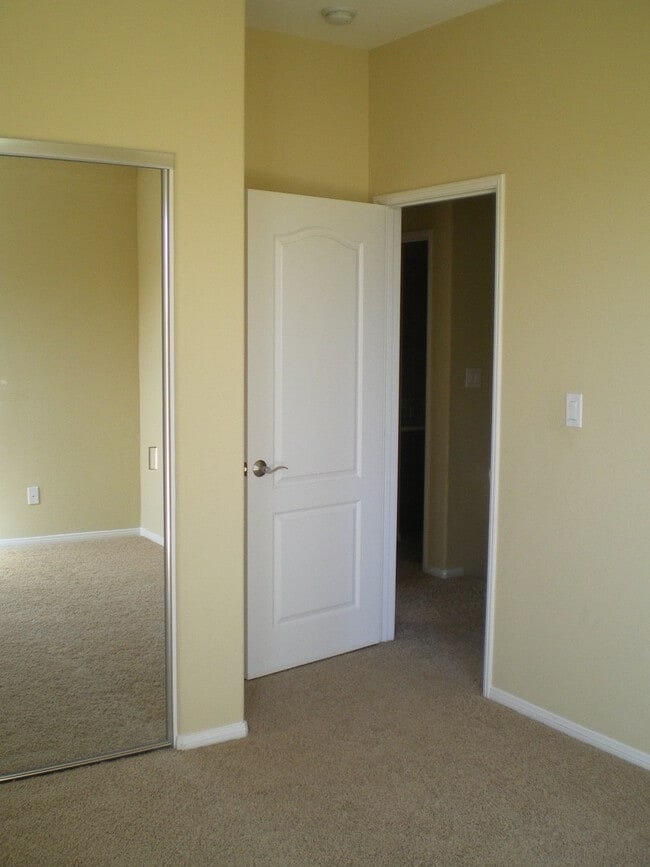 Building Photo - Spacious 4 Bedroom Townhome in Airoso of Carmel Valley